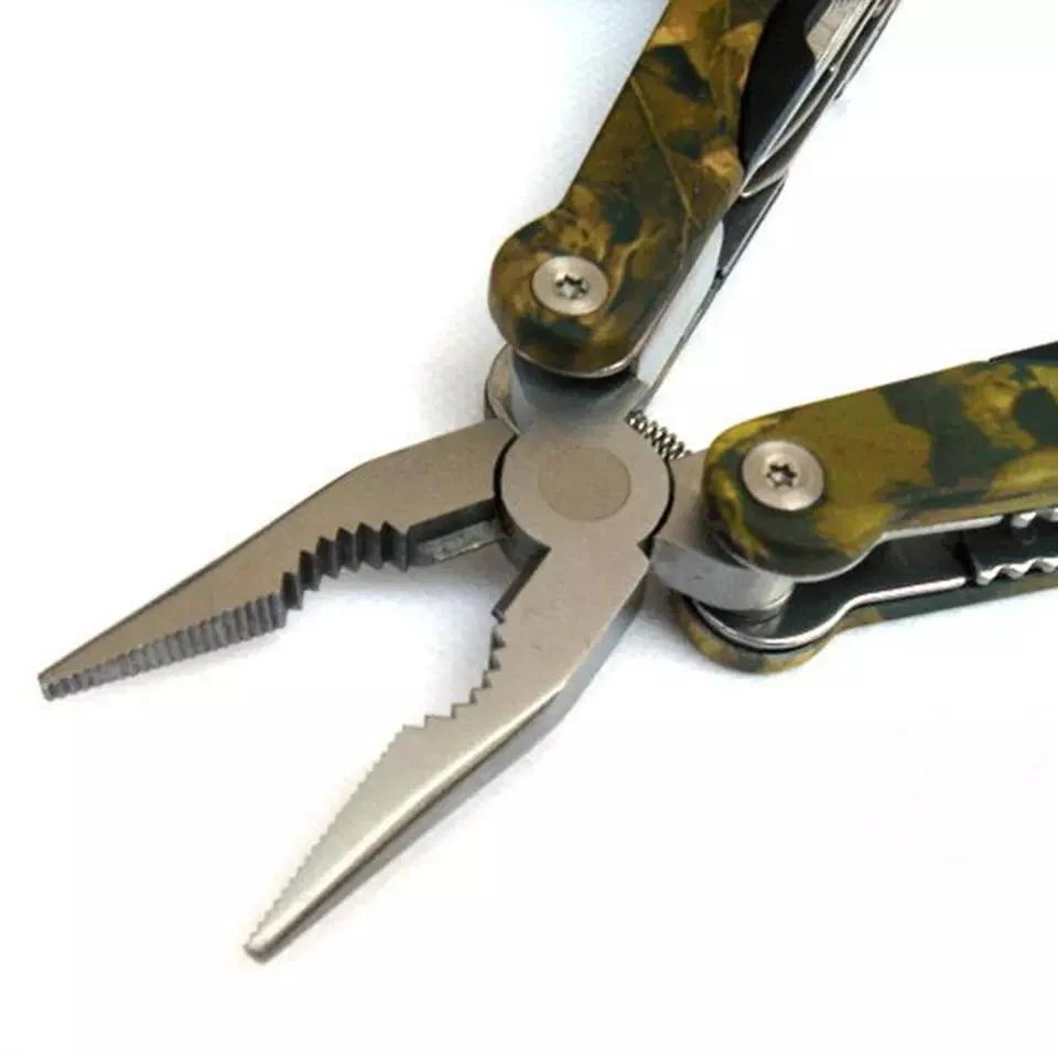 Traveler Outdoor 12-in-1 Multi-Tool with Protective Camouflage Case